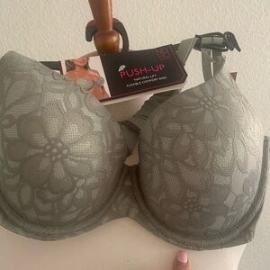 No Boundaries Green Full-Coverage Bra with Lace Pattern